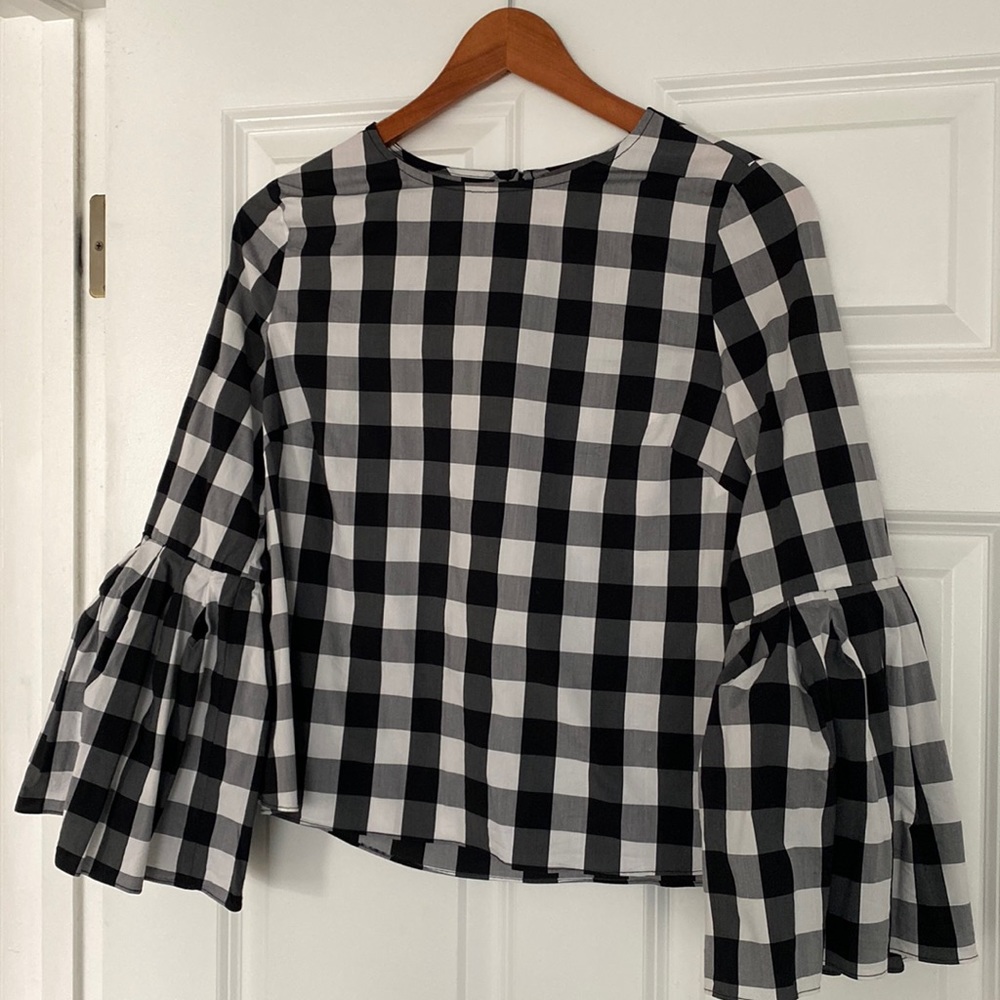 Like new! Buffalo plaid puff sleeve top 🖤🤍